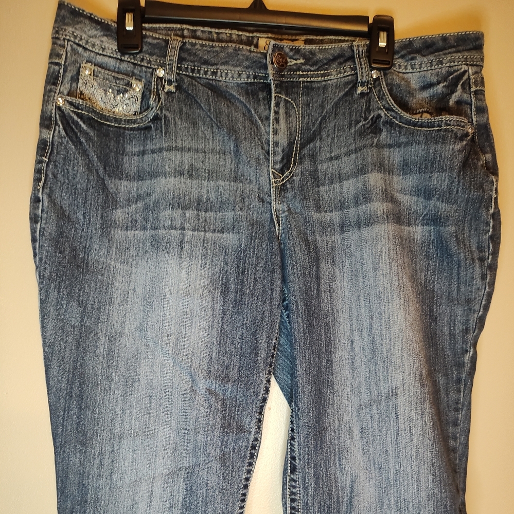 Earl Jean Woman's Size 16P Capris Denim Embellishments On Pockets
